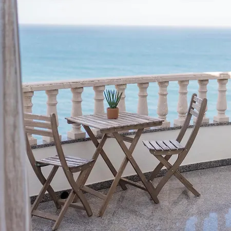 Laneez Surf House 旅馆