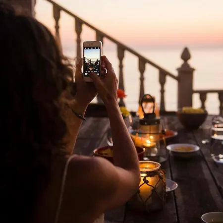 Laneez Surf House Hostel