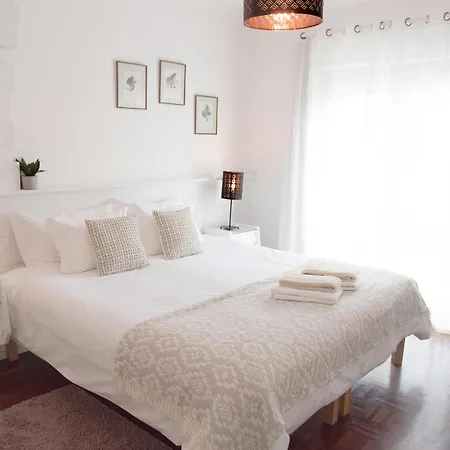 Хостел Laneez Surf House Эрисейра