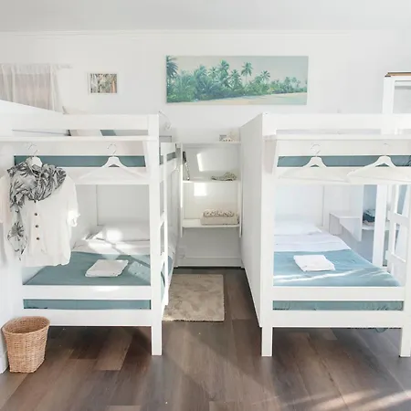 Laneez Surf House Hostel