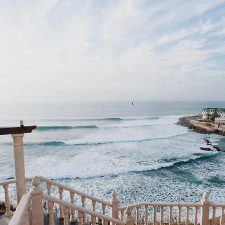 Хостел Laneez Surf House Эрисейра