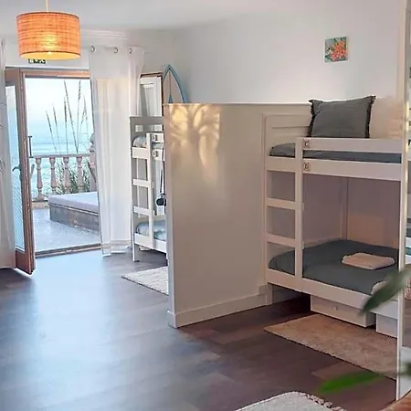 Laneez Surf House אכסניה *