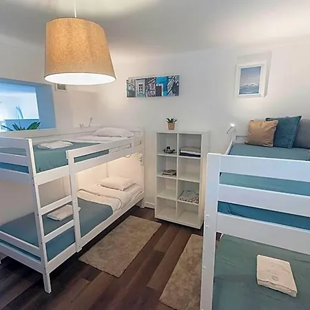 Laneez Surf House אכסניה