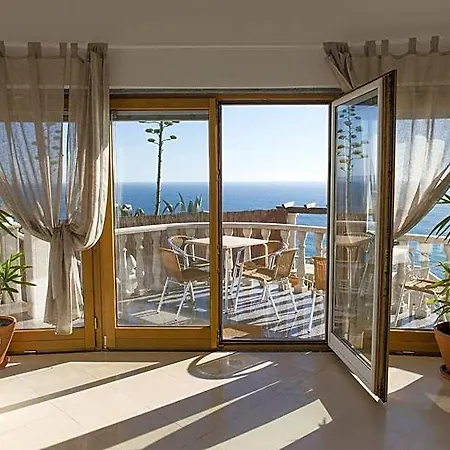 Laneez Surf House *