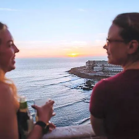 Laneez Surf House אכסניה