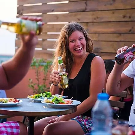 Laneez Surf House אכסניה