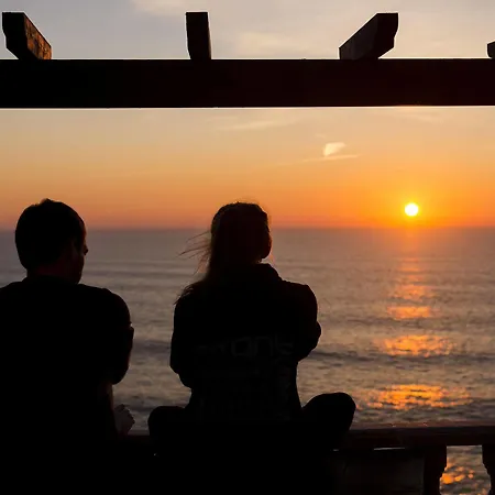 Laneez Surf House Hostel