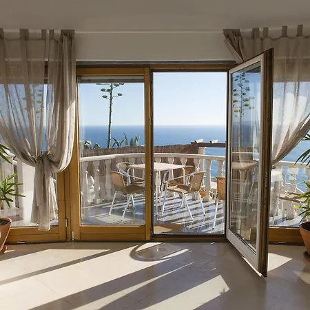 Laneez Surf House